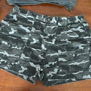 Men’s Red Head camo cargo shorts